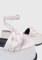 TESS Bianco Vegas - Sandali zeppa flatform con dettaglio catena opaca | ENPOSH
