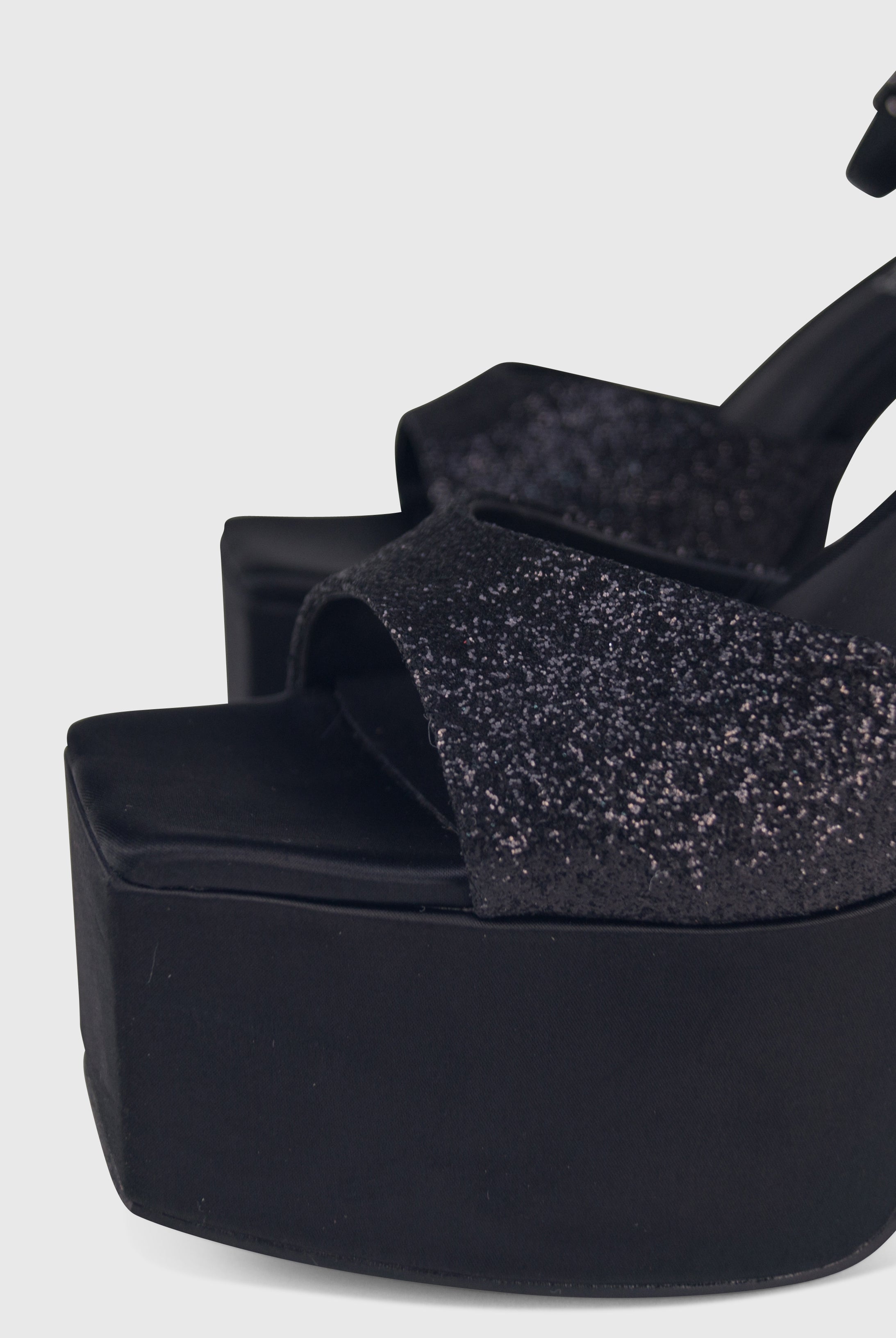 ARTEMIDE Nero effetto raso e glitter - Sandali con tacco alto e plateau | ENPOSH